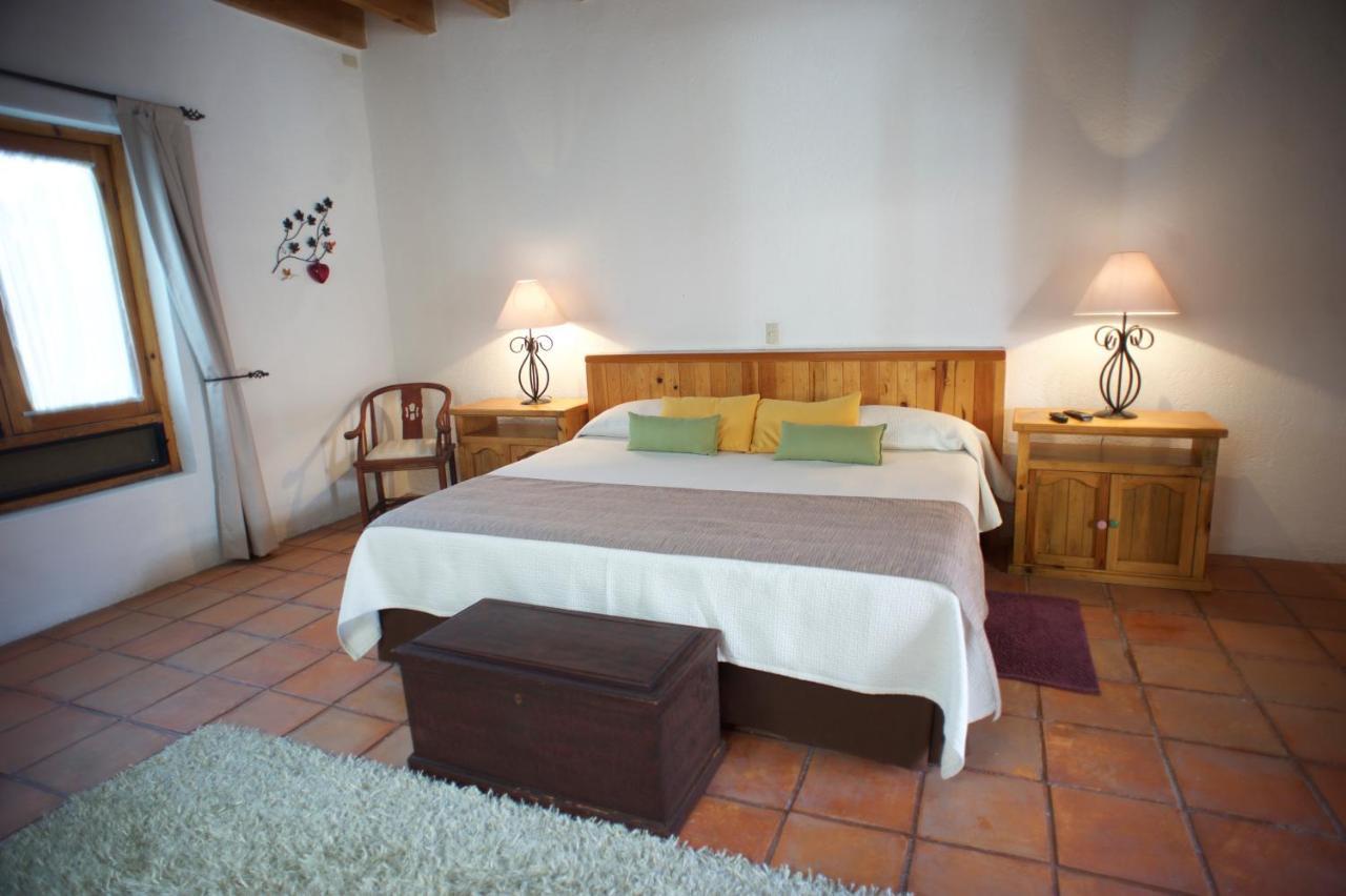 La Casona De Los Colibries El Pueblito  Rum bild