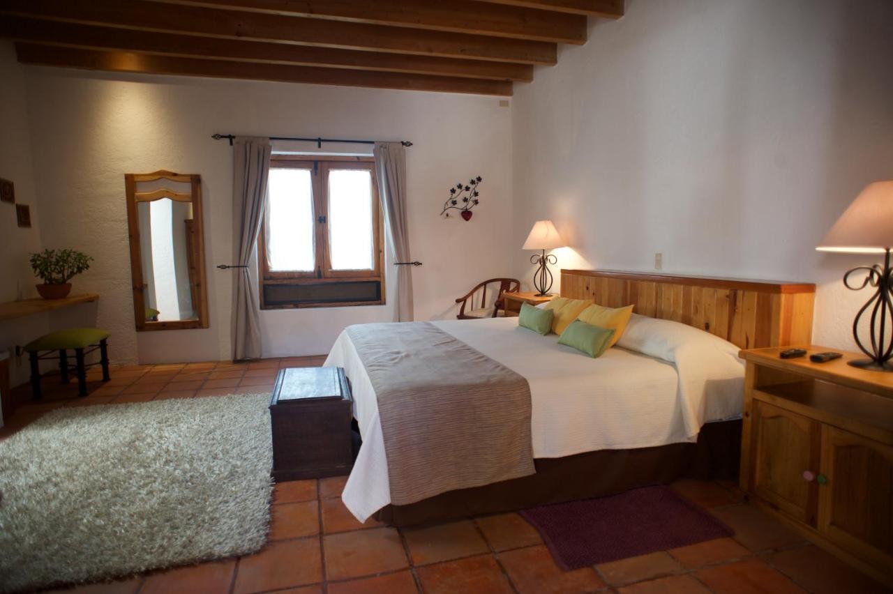 La Casona De Los Colibries El Pueblito  Rum bild